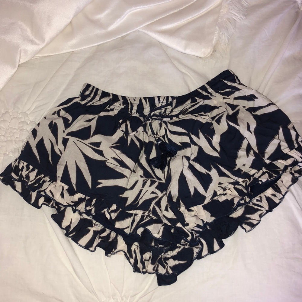 Amuse society flowy shorts